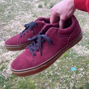 Vans Seldan Low Top “Suede Port/Gum” Men’s Size 11